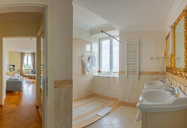 Superior double room with sea view and bathroom 4-star hotel by the sea in Croatia ☛ Superior double room